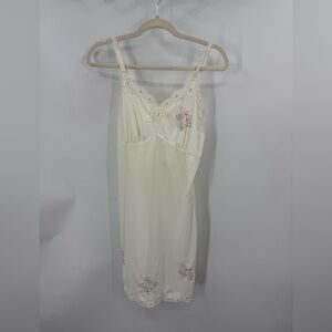 vintage lace, floral embroidered  scalloped edge slip or slip dress  1950s S